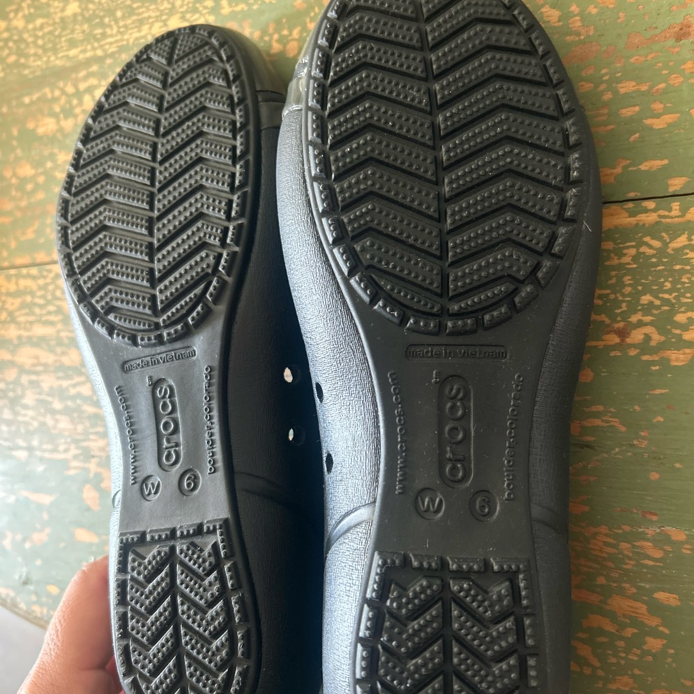 CROCS Women’s flat Shoes / Dark gray / Size 6 - Picture 4 of 4